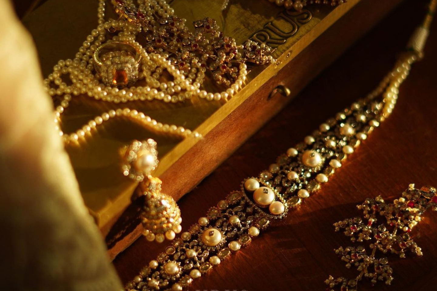 Want Hassle-Free Wedding Jewelry Shopping? Hire a Bridal Stylist!
