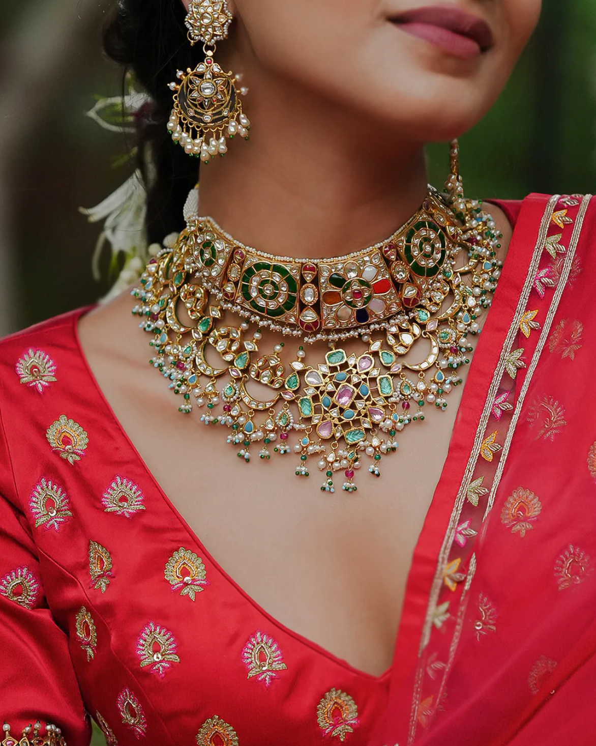 Women wearing Hoor Necklace
