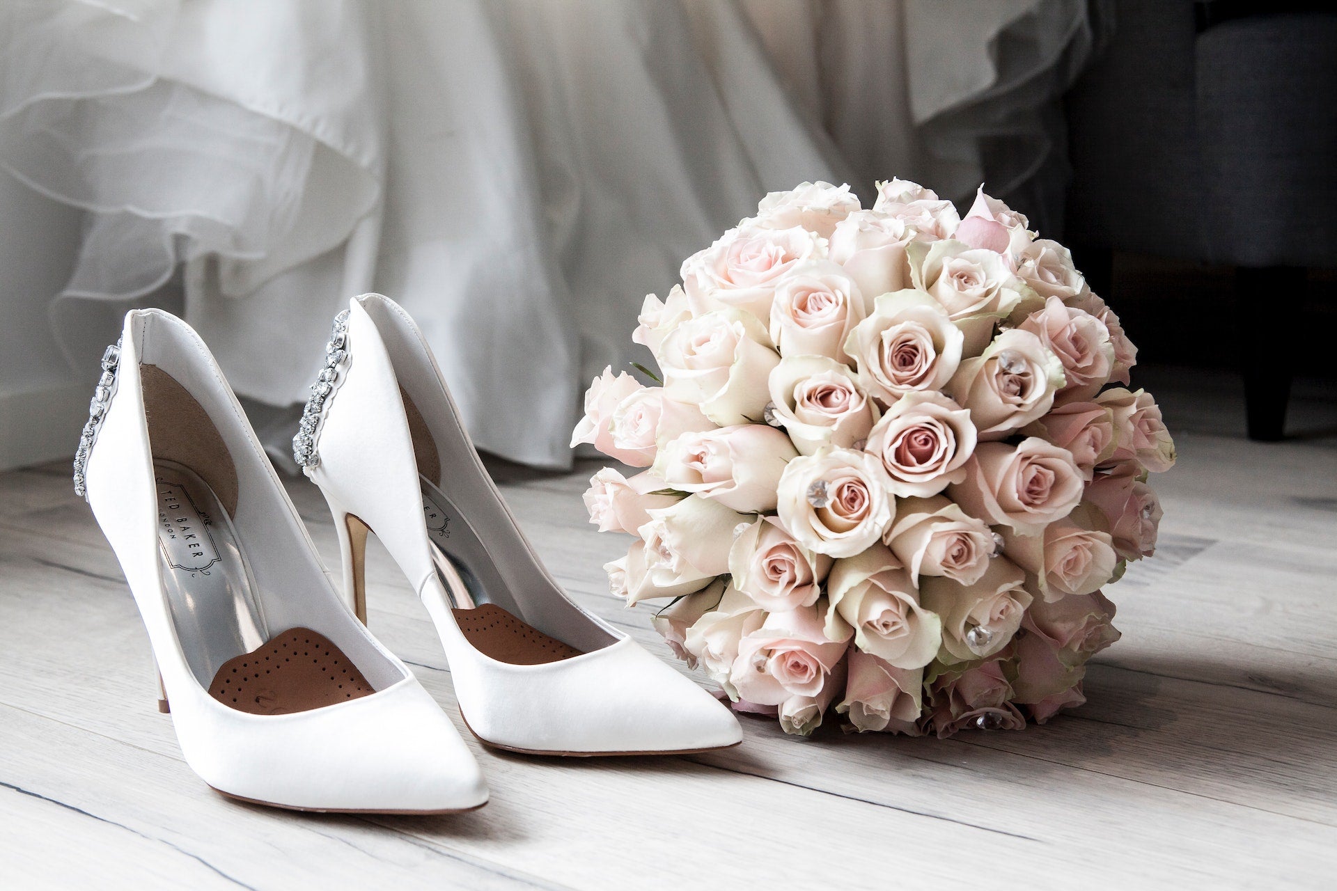 Weddings on a Budget: How a Wedding Stylist Can Help You Save Big on Your Big Day