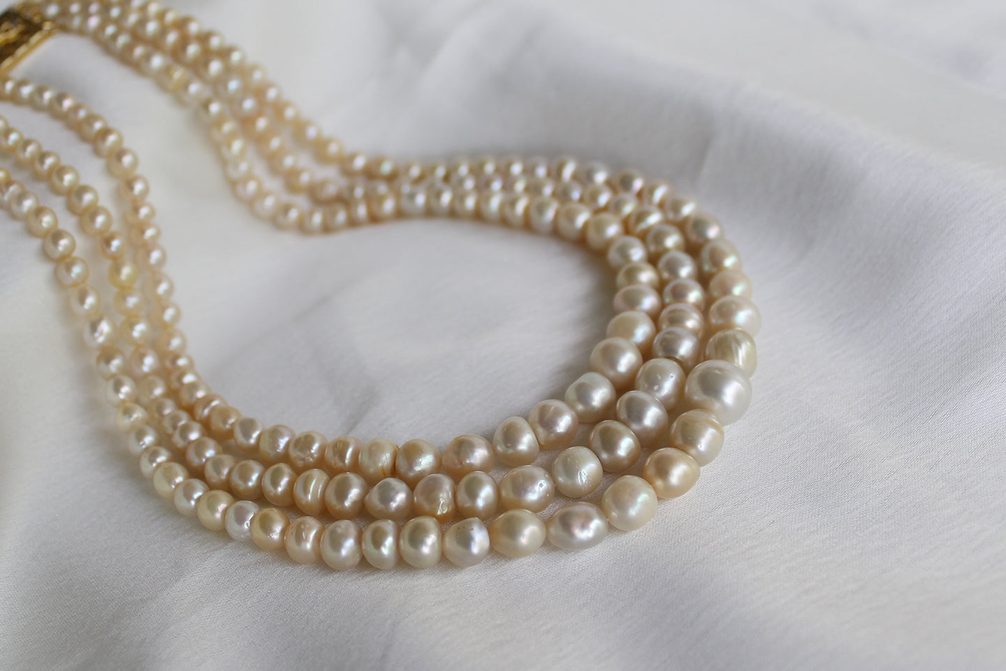 historical elegant pearl necklaces
